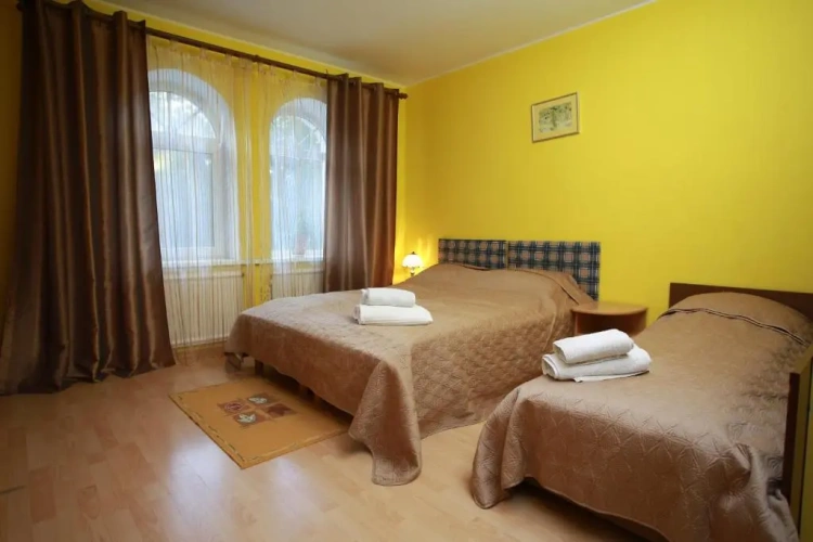 Standard Triple room