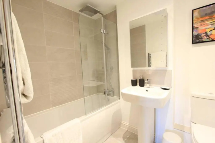 Cabot Mews Apartment 6