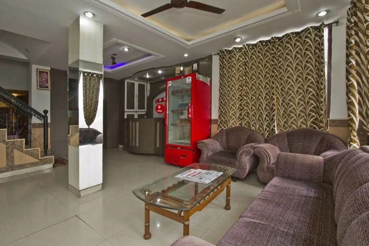 OYO 4605 Hotel Aakarsh