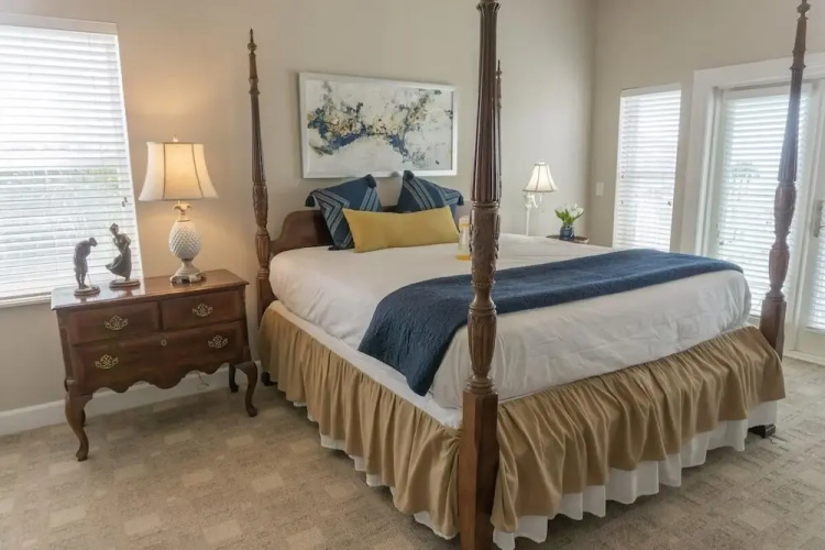 Pavilion Palms 204c