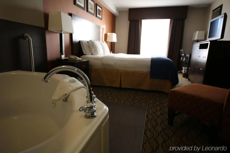 Holiday Inn Express Hotel & Suites Danbury - I-84 by IHG
