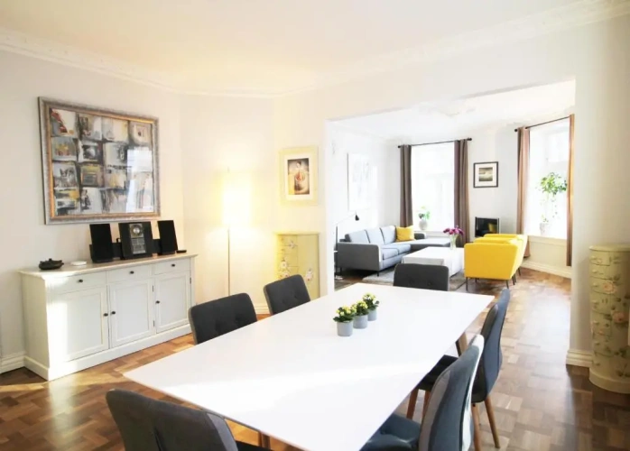 2 Bedrooms Apartment