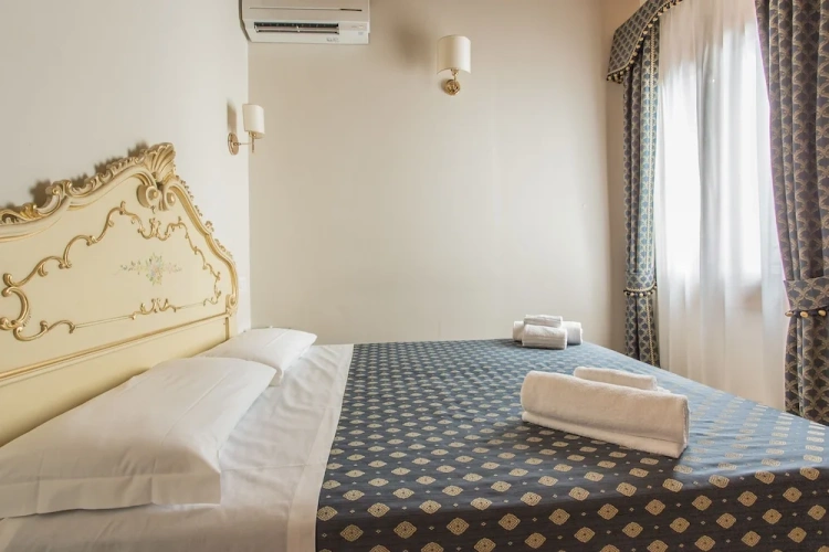 3 Bedrooms Sextuple Apartment
