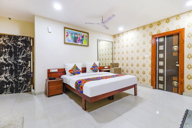Fabhotel J Sons