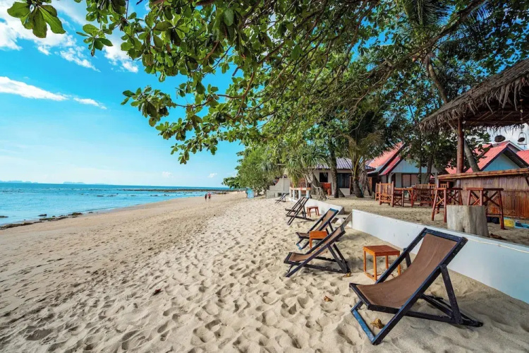 Lanta Beachfront Resort
