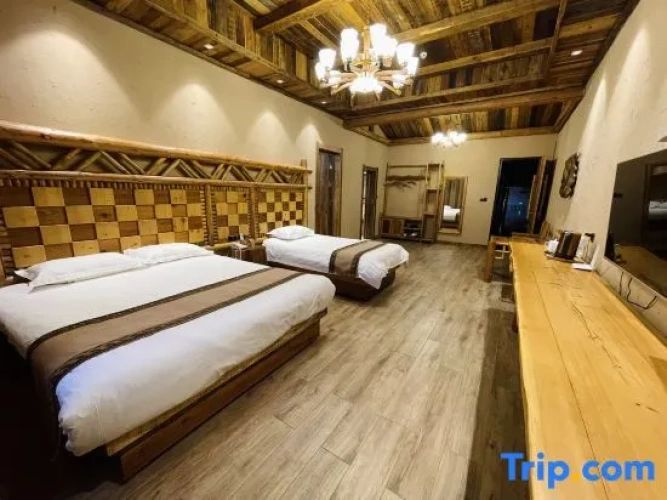 Deluxe Family Suite