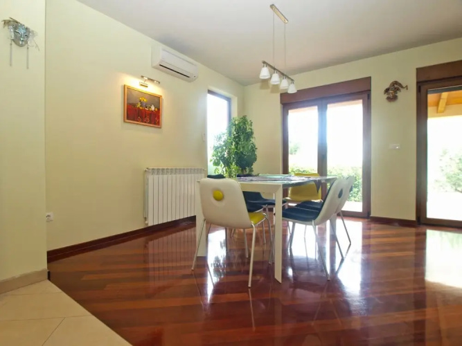 Apartment 1695