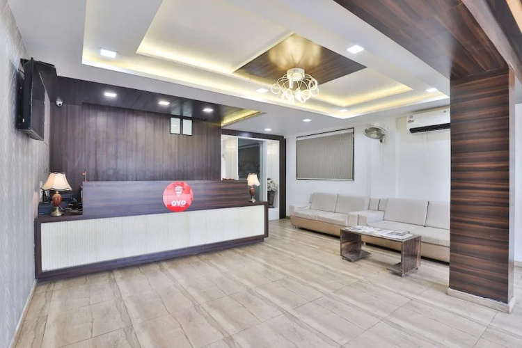 OYO 27633 Hotel Dan