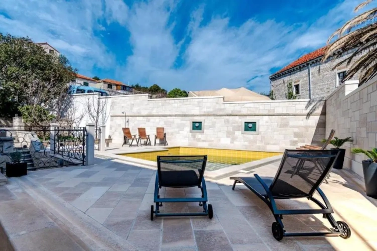 Standard Double room with pool view