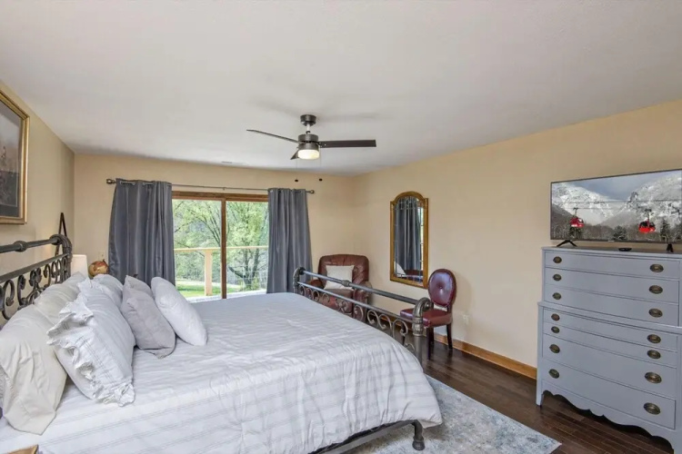 Crestview Estate By Heritage Cabin Rentals