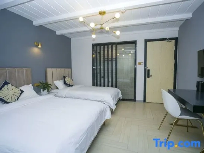 5 Bedrooms Suite