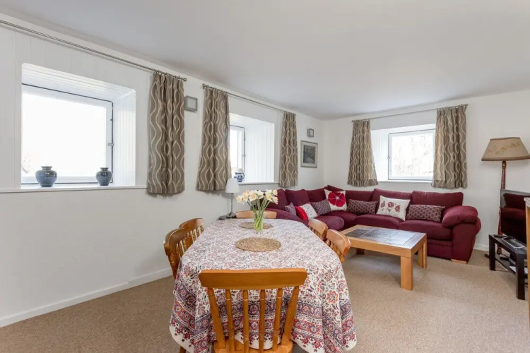 400 Dean Village Apartment