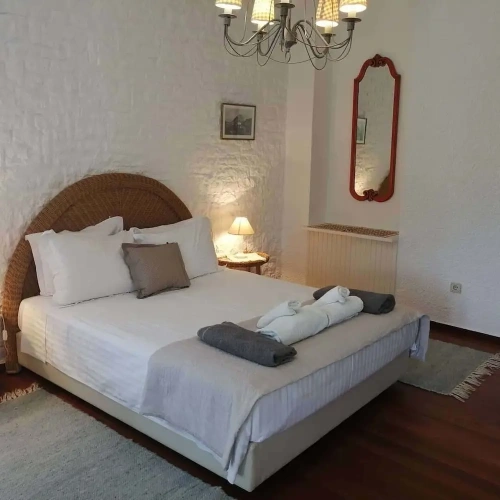 5 Bedrooms Villa