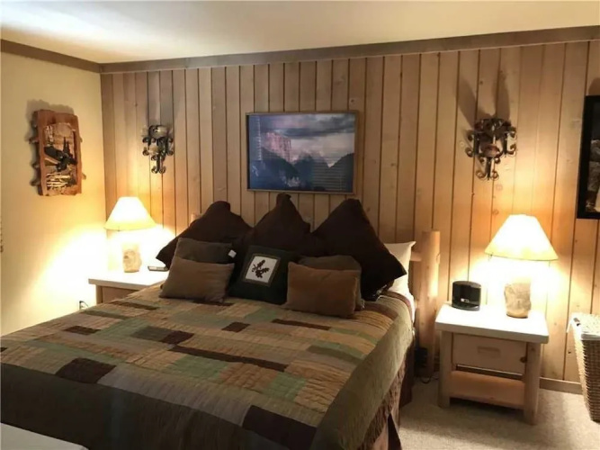 Mountainback #48, Corner Unit - 2 Br Condo