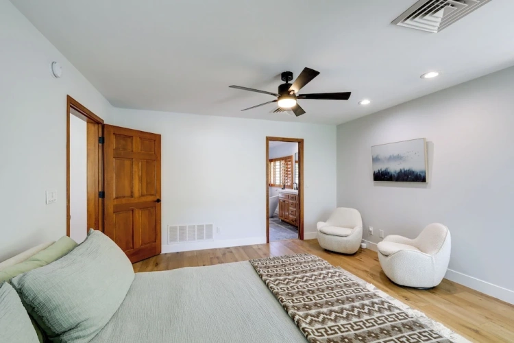 4 Bedrooms Cottage