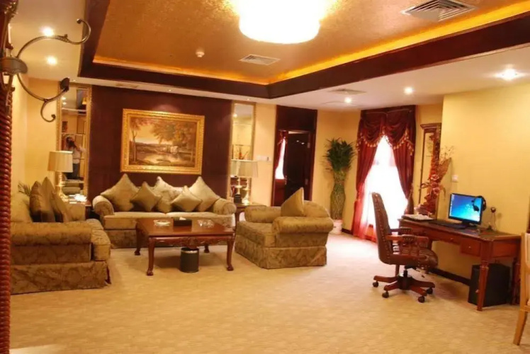Hongluo Harbor Holiday Hotel