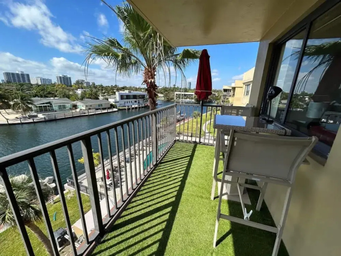 Golden Isles Hallandale Water view