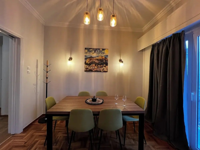 Caryatids Luxury Apartment