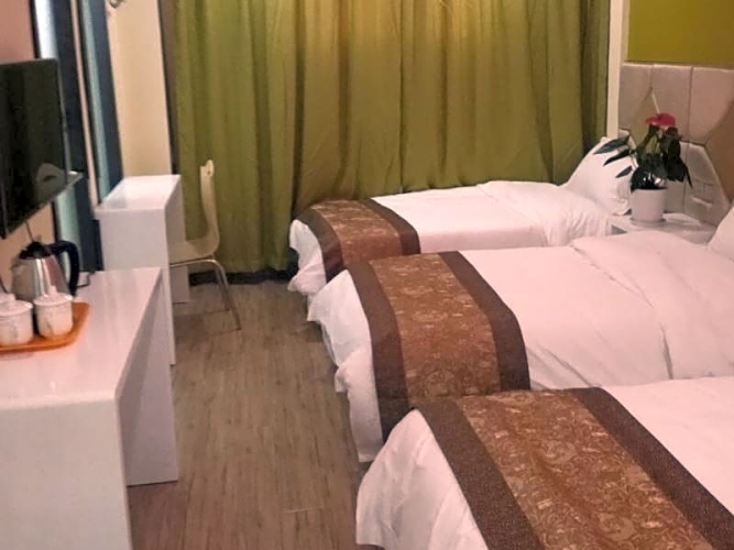 Standard Triple room