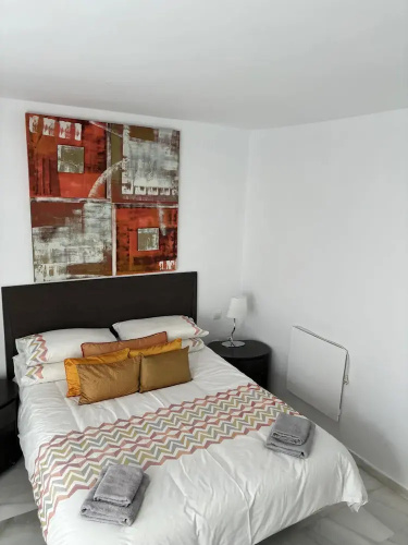 Beach Apartment - Sleeps 6, Pool & Private Terrace
