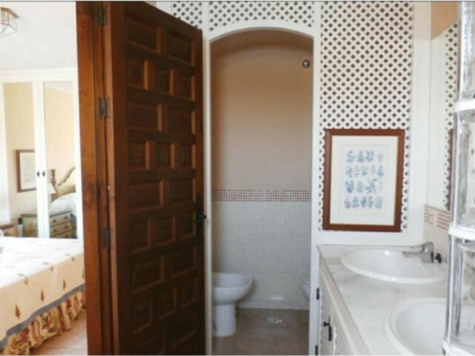 4 Bedrooms Cottage