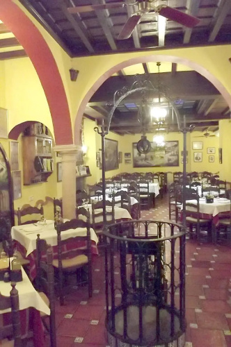 Hermanos Macías Hotel