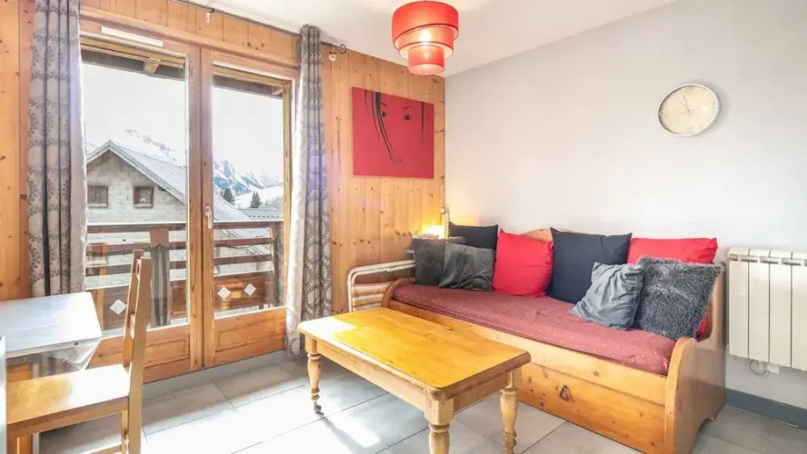 Mountain-view Apartment for 6 Guests