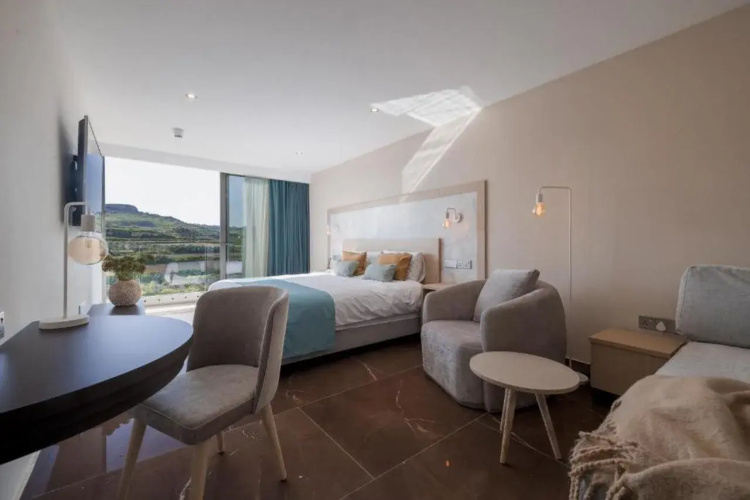 Reef Hotel & Spa