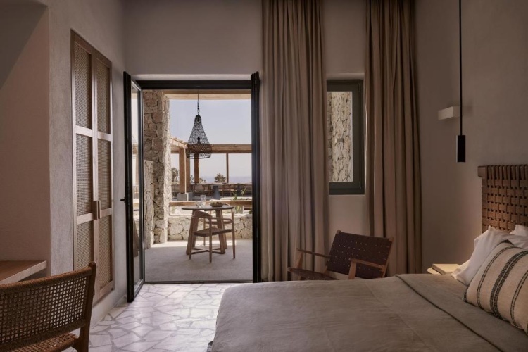 Junior Suite with pool view