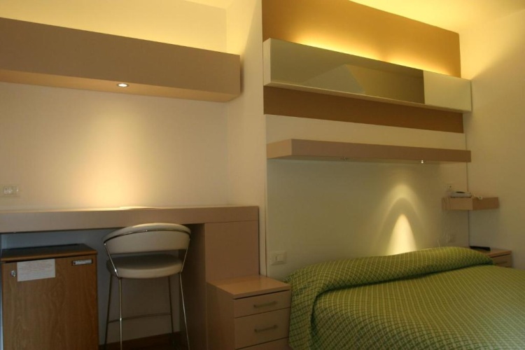 Standard Triple room with city view