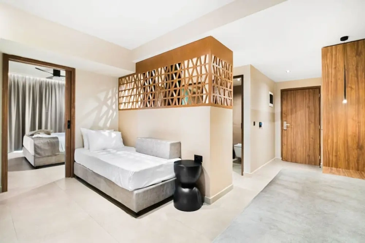 Suite with balcony and with inland view