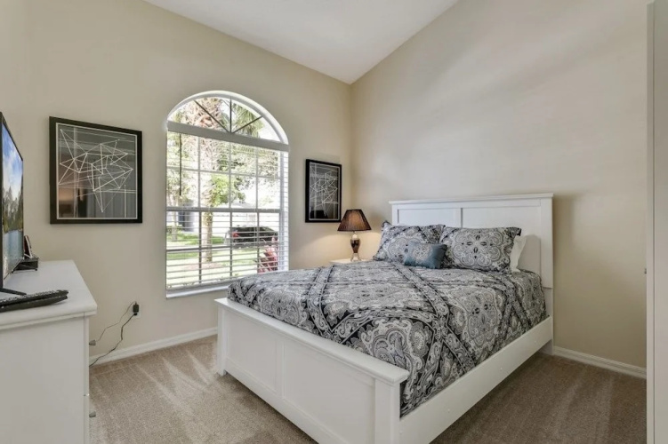4BR Pool Home in Orange Tree by SHV