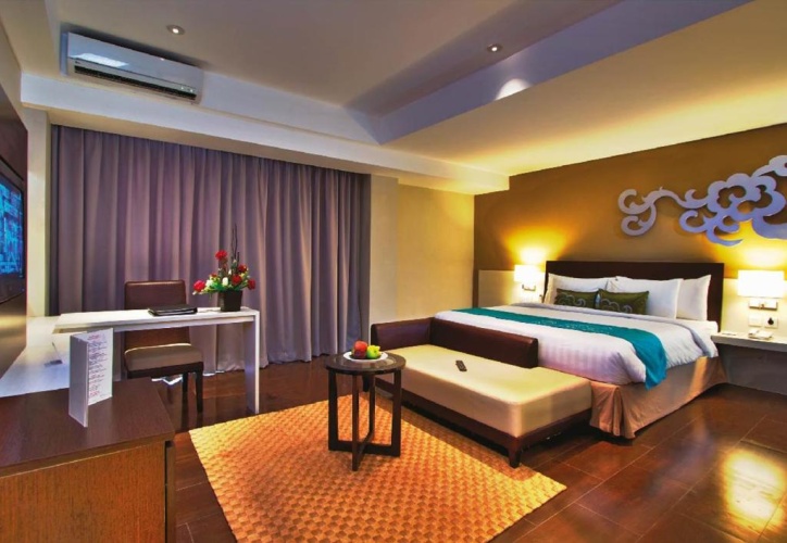 Junior Suite with balcony and with view