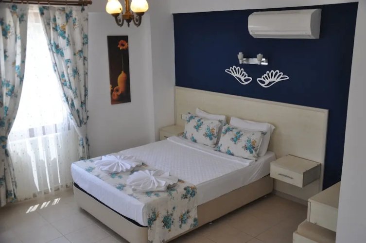 Flora Saadet Hotel