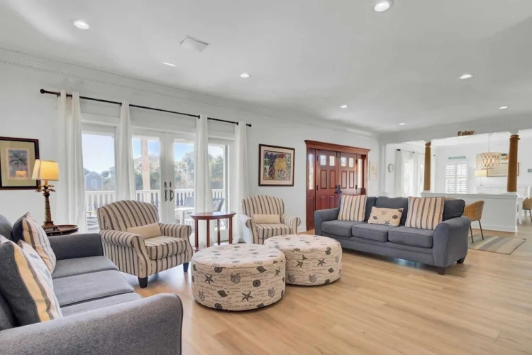 5 Bedrooms Cottage