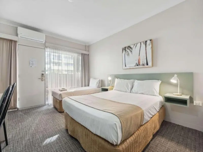 Standard Triple room