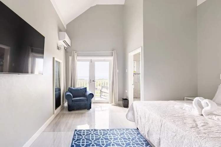 Charming Sea View Town House Chef Driver Optional