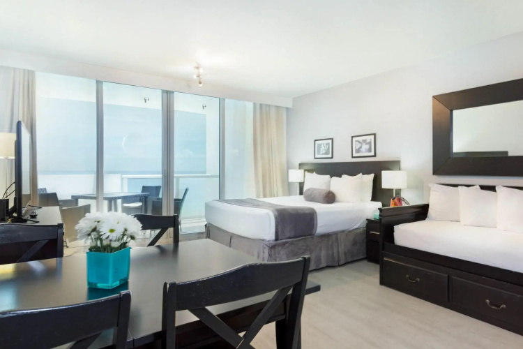 New Point Miami Beach Apartments