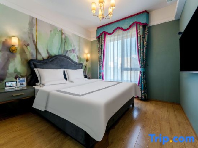 1 Bedroom Business Suite