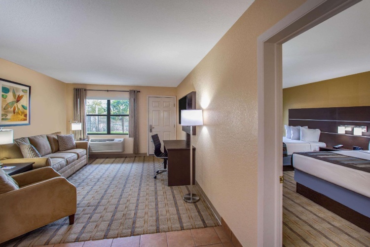 1 Bedroom Quadruple Suite