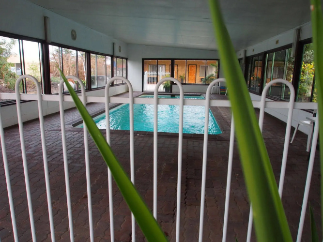 Majestic Motel
