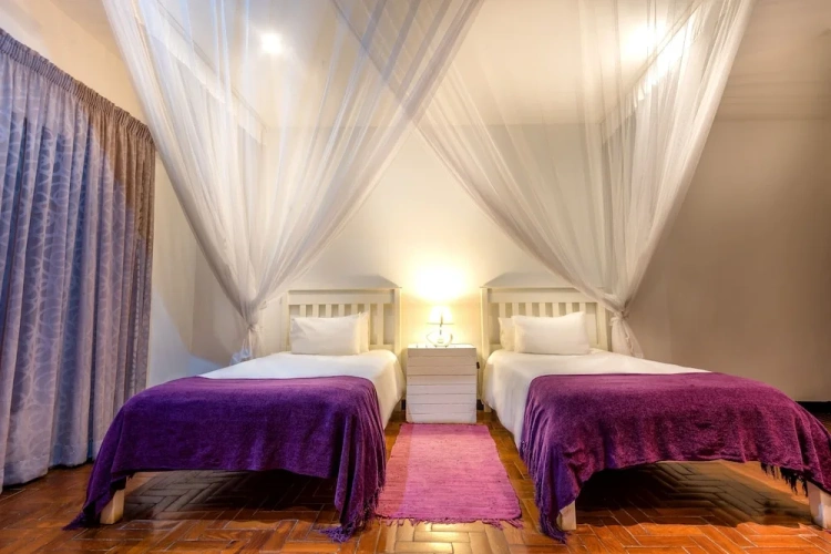 Standard Twin room with balcony