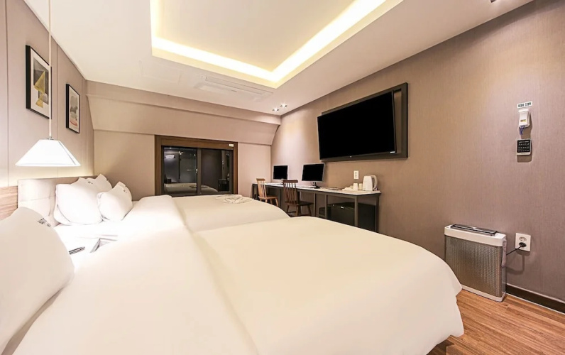 Hotel Button
