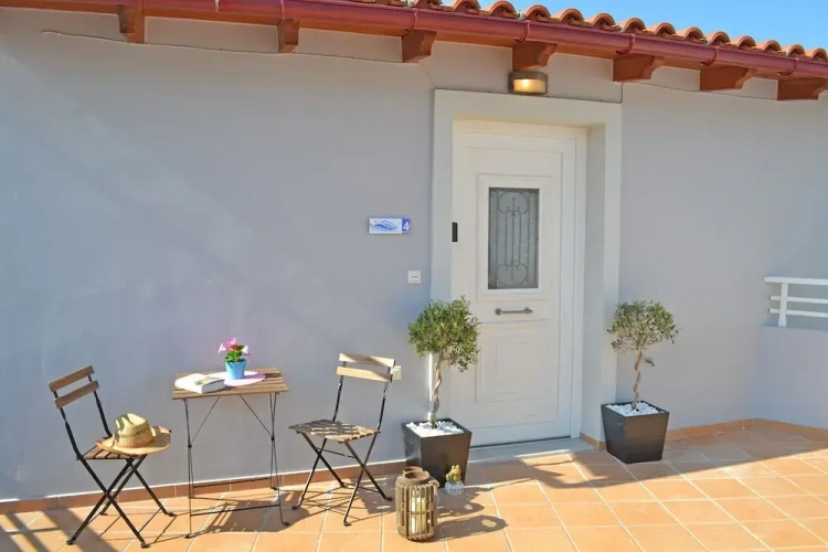 1 Bedroom Apartment with balcony and beachfront