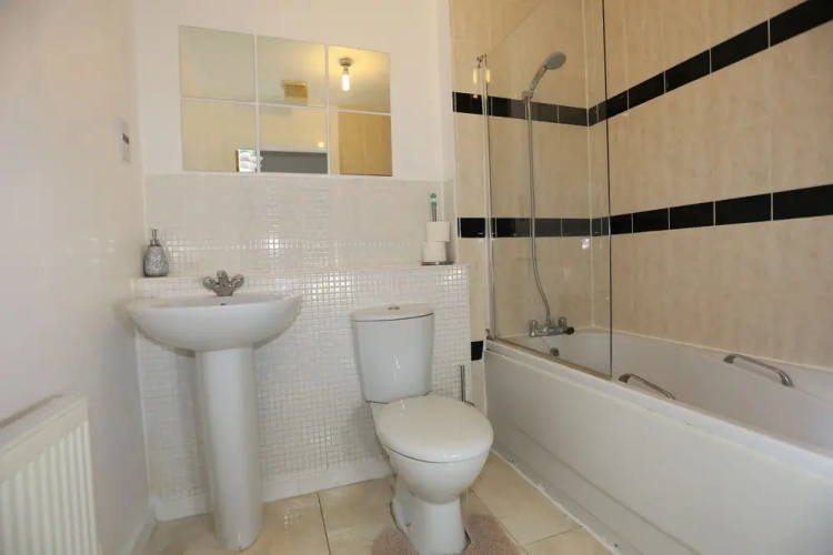 2 bed Riverview Bridge House Apartment