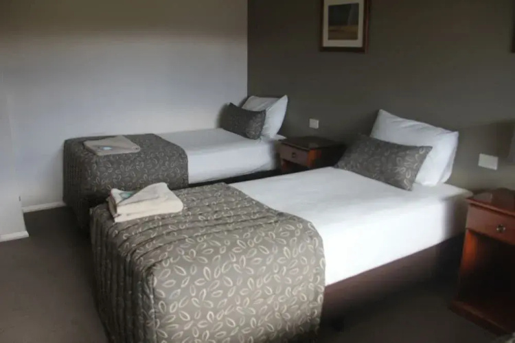 Saltbush Motor Inn