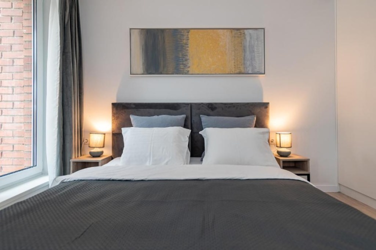 RIVERFRONT 2BD Old Town Apartment by Hostlovers