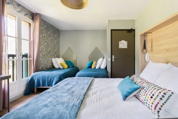 Standard Quadruple room with balcony