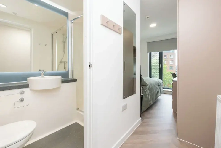2 Bedrooms Apartment