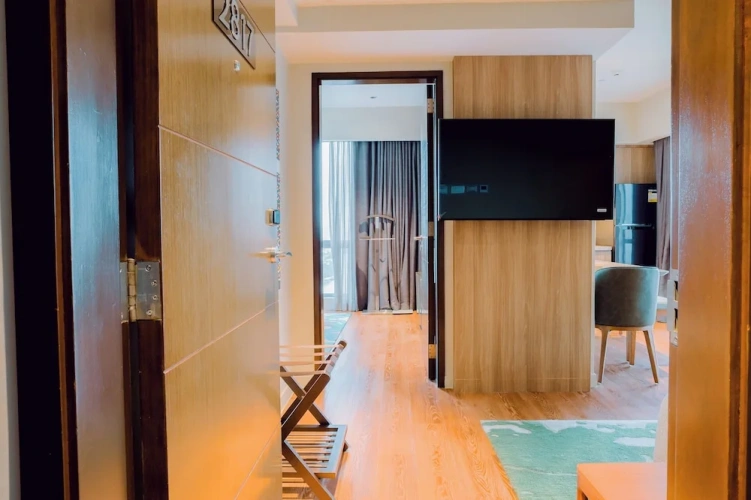 Deluxe Double Suite with canal view